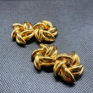 Elegant Gold tone Musi Shoe Buckles